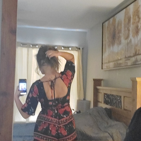 Gorgeous floral detail romper w/ open back - Picture 6 of 7